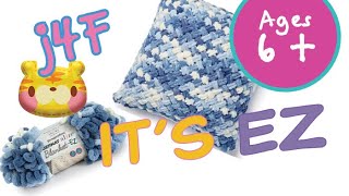 EZ Finger Knit Criss Cross Stitch  BEGINNER  The Crochet Crowd [upl. by Judd]