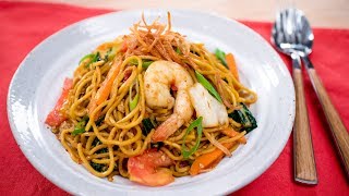 Indonesian Mie Goreng Recipe wokfried egg noodles  Pais Kitchen [upl. by Eissirk]