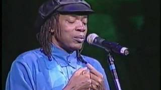 Milton Nascimento  Beatriz ao vivo 1996 [upl. by Kcirad310]