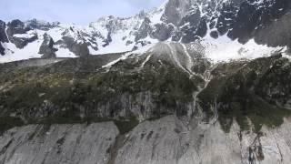 Glissement de terrain avec Chutes de Pierres Mer de Glace [upl. by Nelyak]