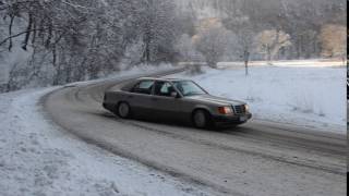 Mercedes W124 300d snow drift [upl. by Alegnatal]