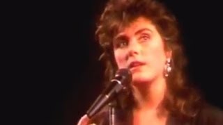 Laura Branigan  quotForever Youngquot cc LIVE 1986 [upl. by Nussbaum326]