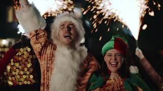 A Sausage CaRoll  Walkers Christmas Advert 2020  Walkers Crisps [upl. by Courtland636]