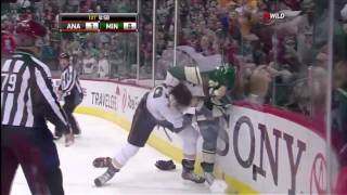 George Parros vs Derek Boogaard Dec 4 2009 [upl. by Sprung]