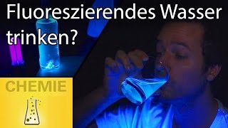 Fluoreszierendes Wasser trinken [upl. by Airdnaed]