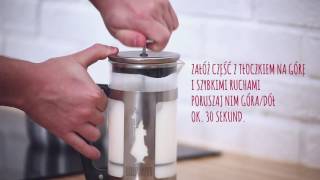 Metody spieniania mleka  french press [upl. by Yoral]