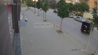 Report Tv siguron video nga atentati i Çapjave ndaj policisë në mes të qytetit [upl. by Yremrej776]