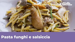 PASTA FUNGHI E SALSICCIA facile veloce e cremosa [upl. by Anuqahs749]